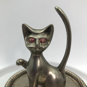 Vintage Ring Holder Cat Tail High Red Eyes Sits on Pewter Platter 3.5” x 3.5”